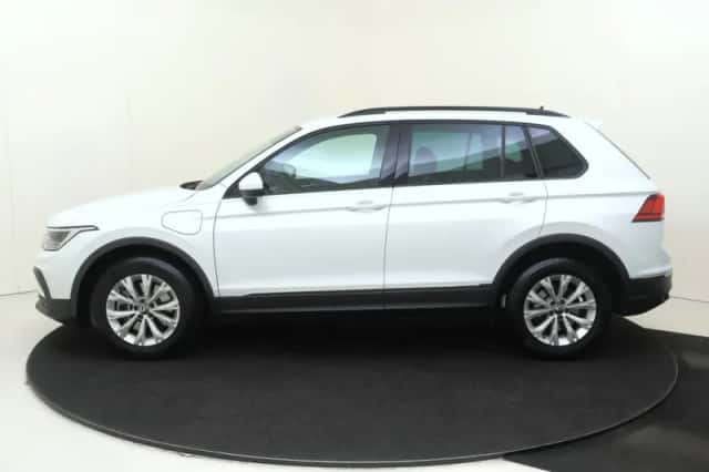 Volkswagen Tiguan (2022) thumbnail 2