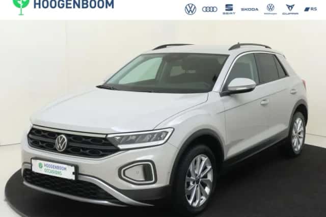 Volkswagen T-Roc (2024) thumbnail 1