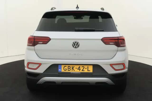 Volkswagen T-Roc (2024) thumbnail 4
