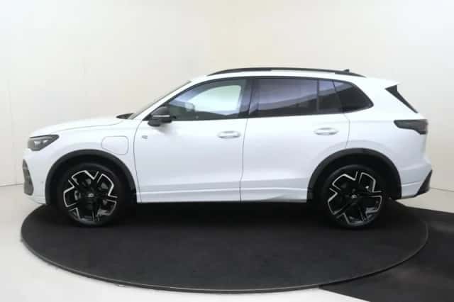 Volkswagen Tiguan (2025) thumbnail 2