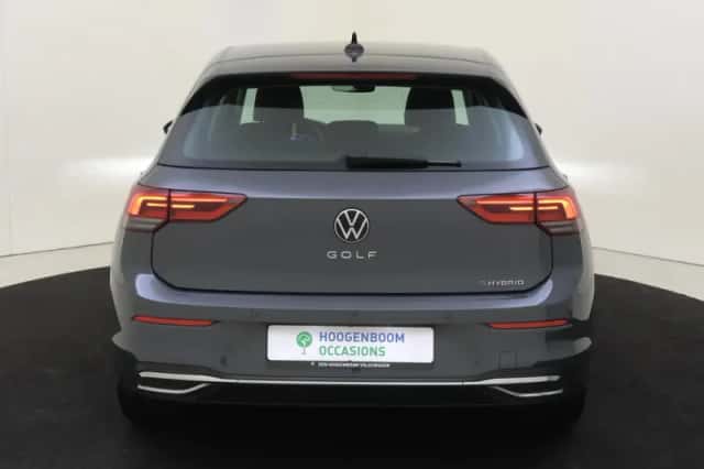 Volkswagen Golf (2024) thumbnail 4