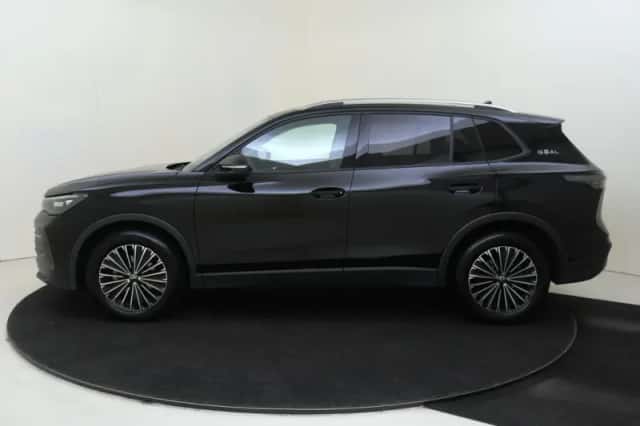 Volkswagen Tiguan (2025) thumbnail 2