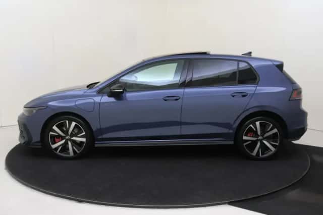 Volkswagen Golf (2025) thumbnail 2