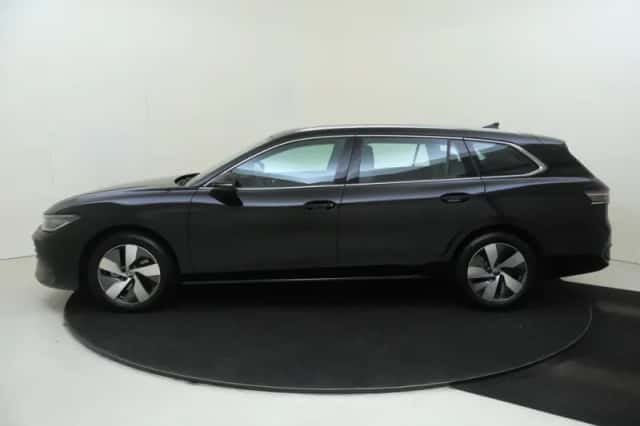Volkswagen Passat (2024) thumbnail 2