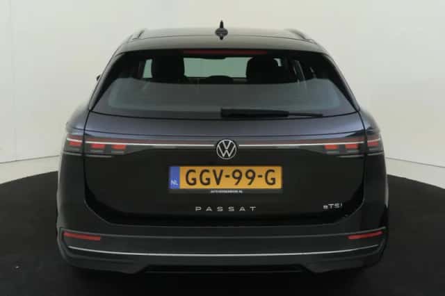 Volkswagen Passat (2024) thumbnail 4