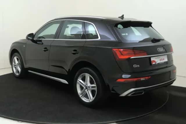 Audi Q5 (2023) thumbnail 3