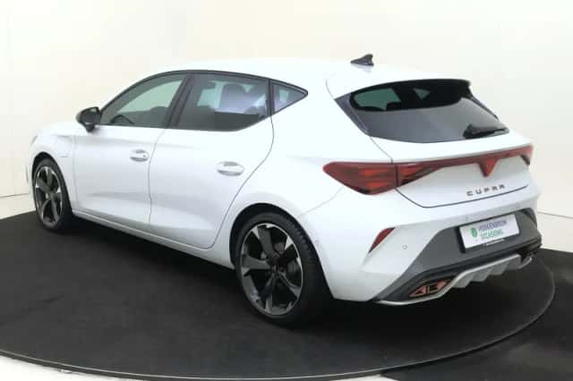 CUPRA Leon (2025) thumbnail 3