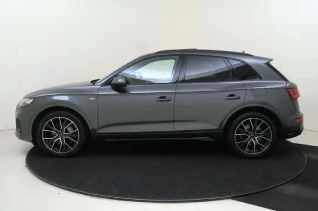 Audi Q5 (2022) thumbnail 2