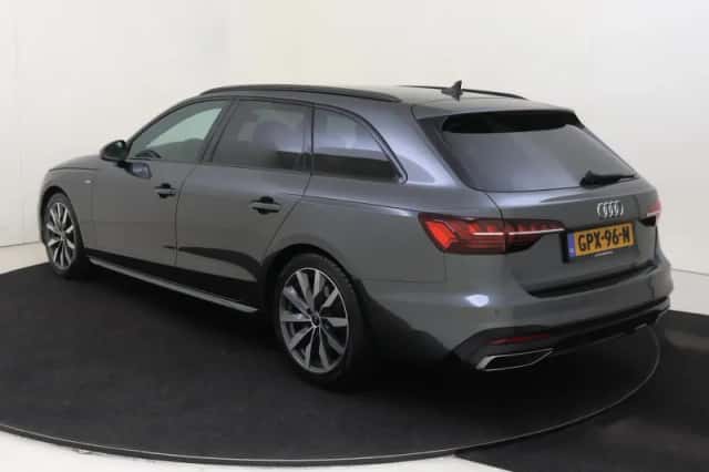 Audi A4 (2024) thumbnail 3