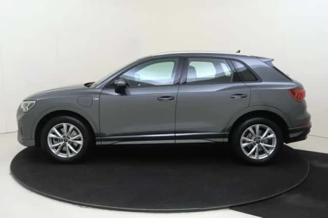 Audi Q3 (2023) thumbnail 2