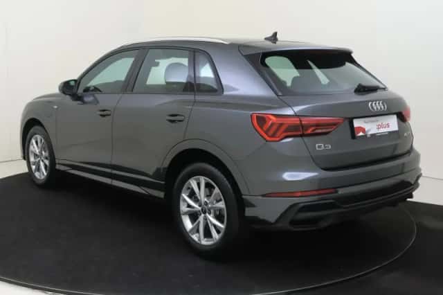 Audi Q3 (2023) thumbnail 3