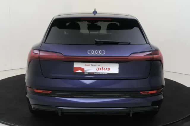 Audi e-tron (2023) thumbnail 4