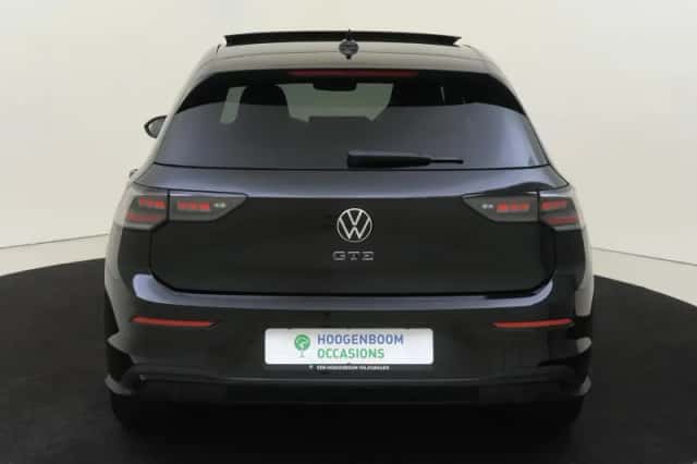 Volkswagen Golf (2025) thumbnail 4