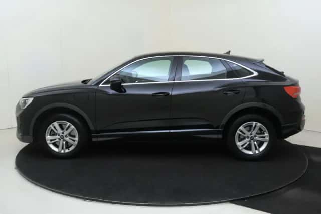 Audi Q3 (2022) thumbnail 2