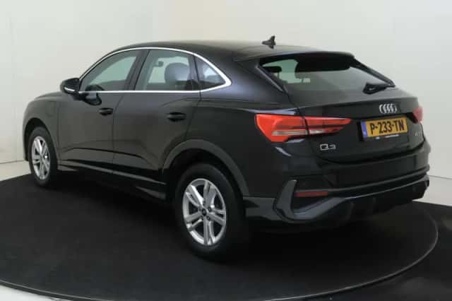 Audi Q3 (2022) thumbnail 3