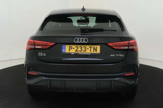 Audi Q3 (2022) thumbnail 4