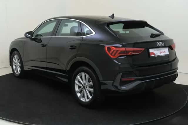 Audi Q3 (2022) thumbnail 3