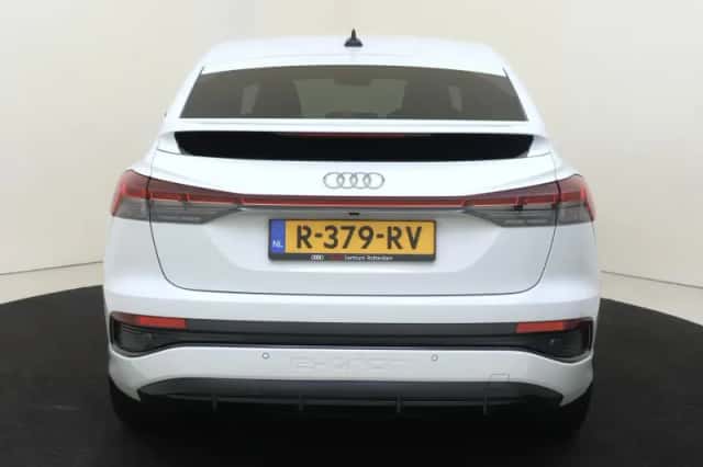 Audi Q4 (2022) thumbnail 4