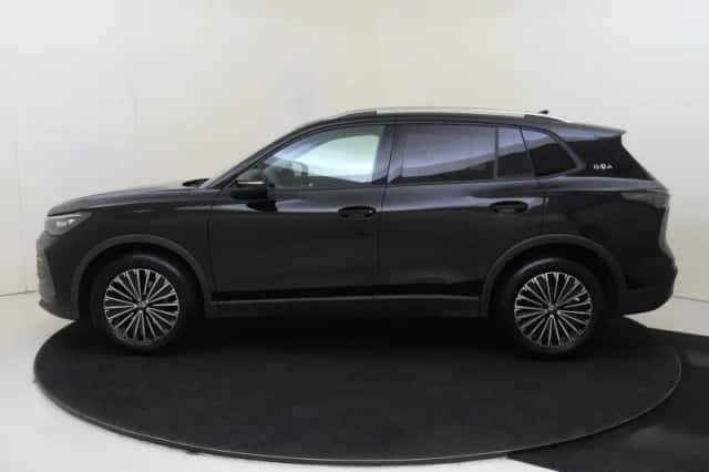 Volkswagen Tiguan (2025) thumbnail 2