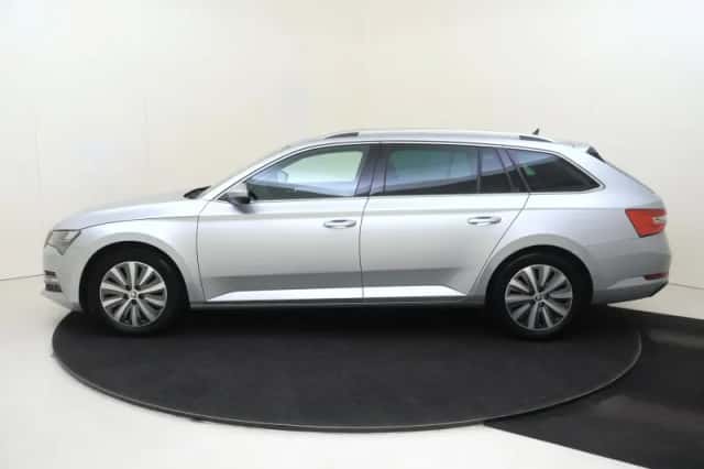 Škoda Superb (2023) thumbnail 2