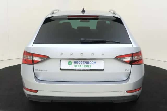 Škoda Superb (2023) thumbnail 4