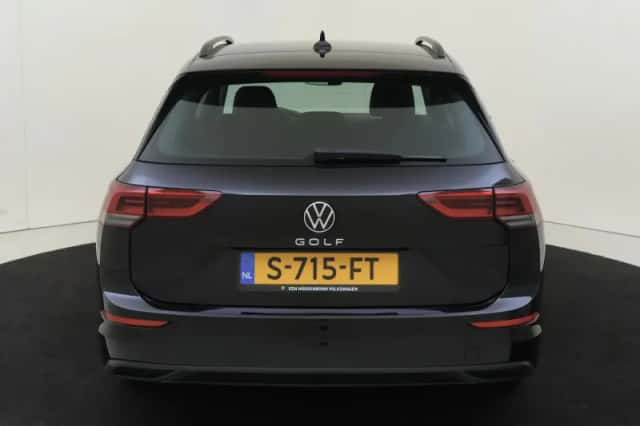 Volkswagen Golf (2023) thumbnail 4