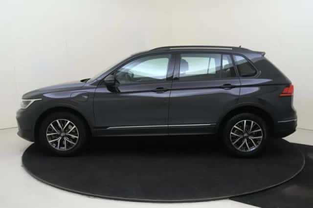 Volkswagen Tiguan (2022) thumbnail 2