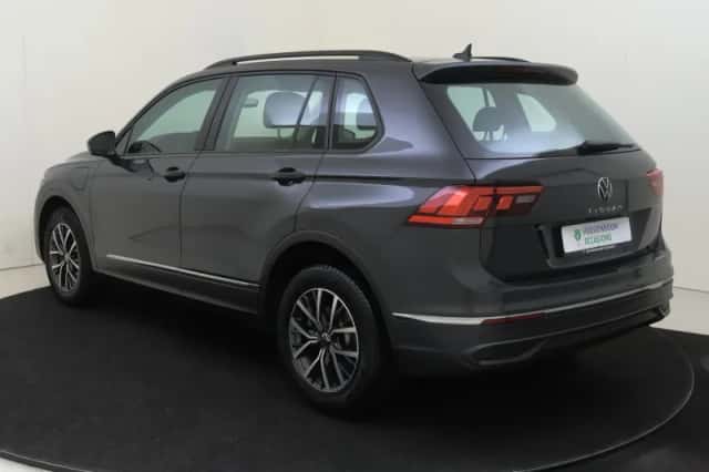 Volkswagen Tiguan (2022) thumbnail 3