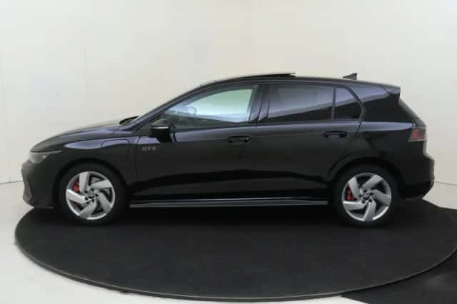 Volkswagen Golf (2025) thumbnail 2