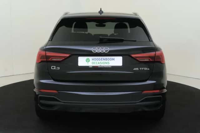Audi Q3 (2023) thumbnail 4