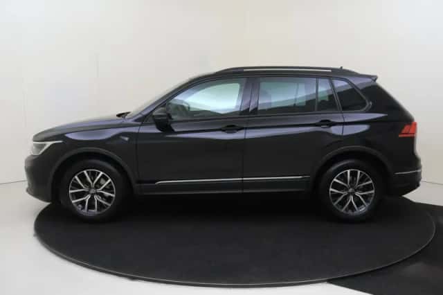 Volkswagen Tiguan (2021) thumbnail 2
