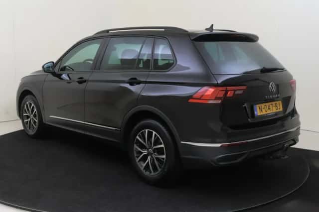 Volkswagen Tiguan (2021) thumbnail 3
