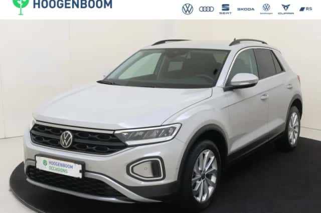 Volkswagen T-Roc (2024) thumbnail 1