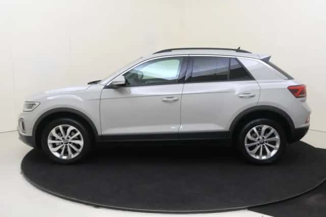 Volkswagen T-Roc (2024) thumbnail 2