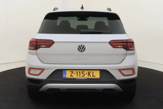 Volkswagen T-Roc (2024) thumbnail 4