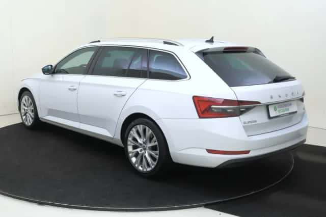 Škoda Superb (2023) thumbnail 3