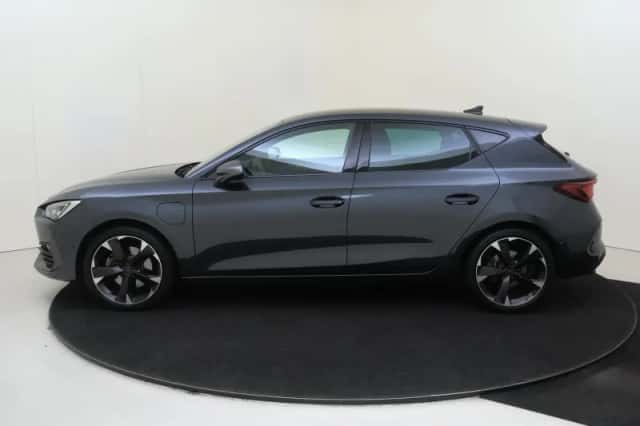 CUPRA Leon (2023) thumbnail 2