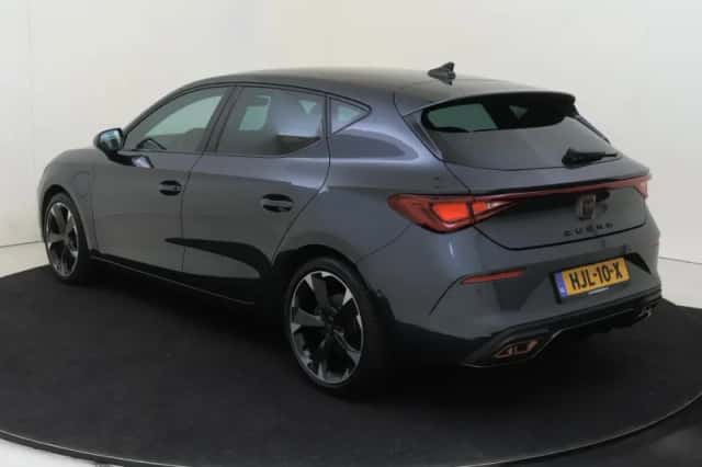 CUPRA Leon (2023) thumbnail 3
