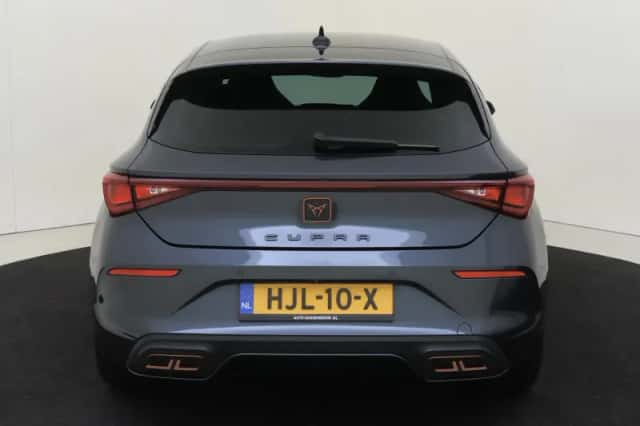 CUPRA Leon (2023) thumbnail 4