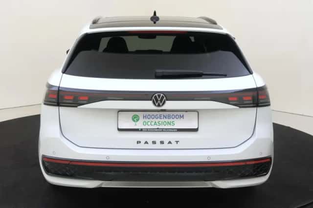 Volkswagen Passat (2025) thumbnail 4