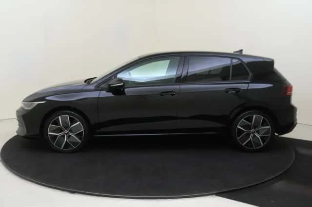 Volkswagen Golf (2024) thumbnail 2