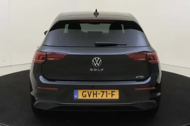 Volkswagen Golf (2024) thumbnail 4