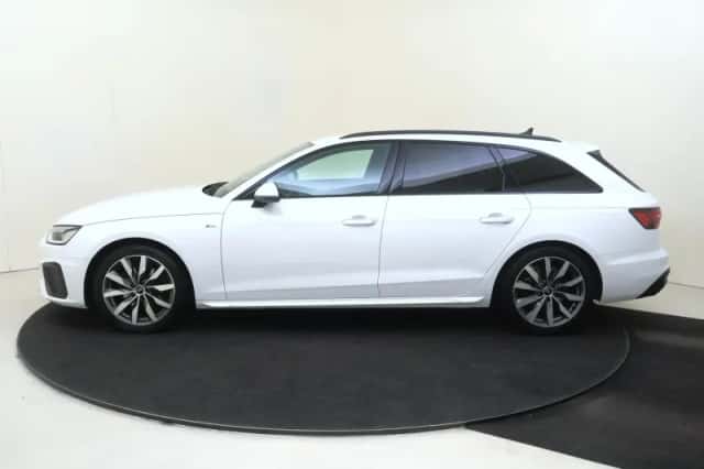 Audi A4 (2024) thumbnail 2
