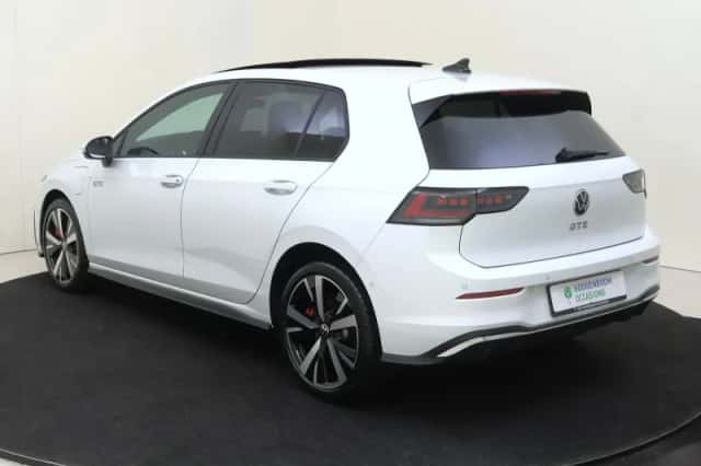 Volkswagen Golf (2025) thumbnail 3