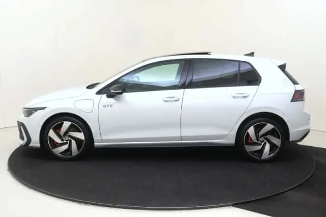 Volkswagen Golf (2025) thumbnail 2