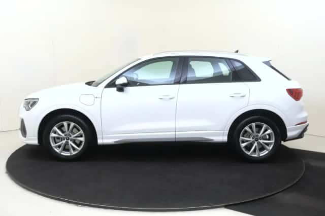 Audi Q3 (2023) thumbnail 2