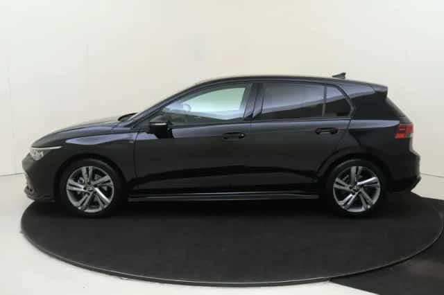 Volkswagen Golf (2024) thumbnail 2