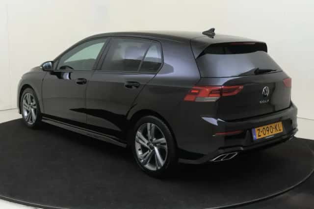 Volkswagen Golf (2024) thumbnail 3