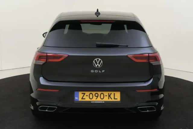 Volkswagen Golf (2024) thumbnail 4