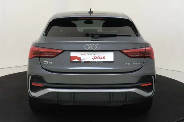 Audi Q3 (2023) thumbnail 4